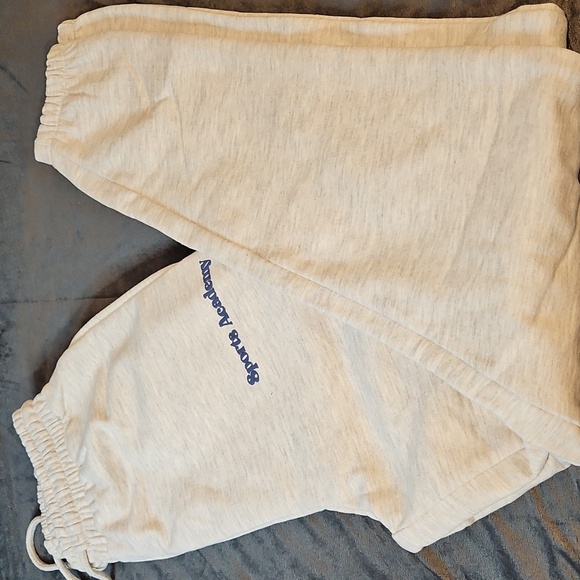 PrettyLittleThing Pants - NWT Pretty Little Things Tall sports academy puff print Joggers Sweat Pants sz S